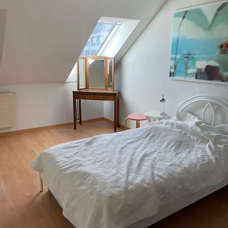 1-bed In Lively Kreis 4, Fireplace Daire *